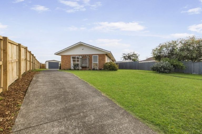 Photo of property in 21 Calthorp Close, Favona, Auckland, 2024