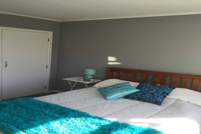 Photo of property in 14 Omega Street, Newlands, Wellington, 6037