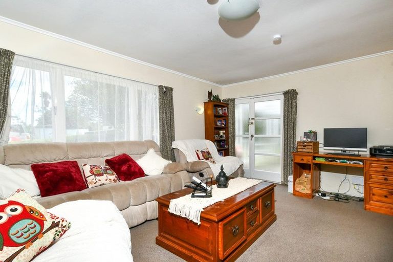 Photo of property in 50 Savoy Road, Glen Eden, Auckland, 0602