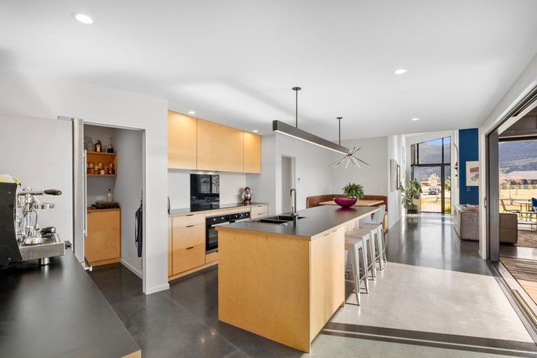 Photo of property in 17 Dingle Street, Lake Hawea, 9382