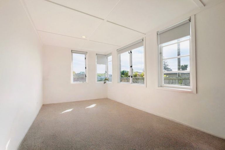 Photo of property in 279 Massey Road, Mangere East, Auckland, 2024