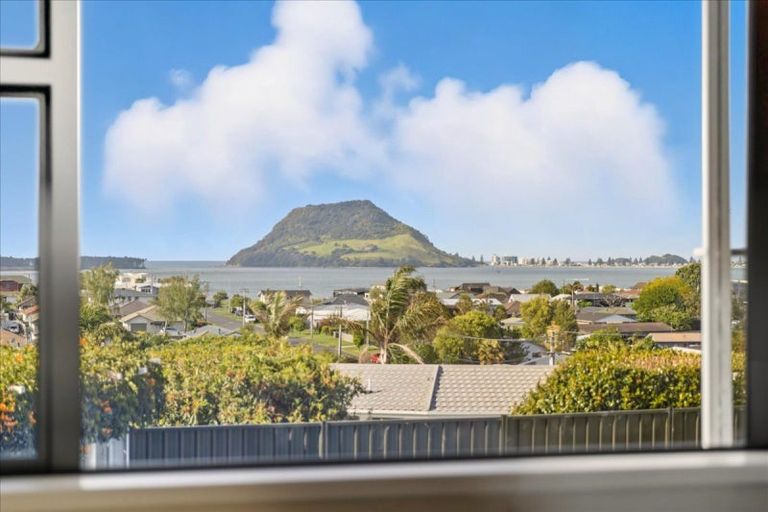 Photo of property in 13 Tirinui Crest Road, Otumoetai, Tauranga, 3110