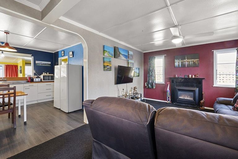 Photo of property in 95 Pioneer Road, Moturoa, New Plymouth, 4310