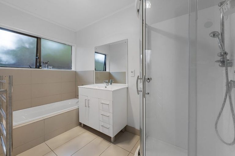 Photo of property in 2/2 Anna Watson Road, Half Moon Bay, Auckland, 2012