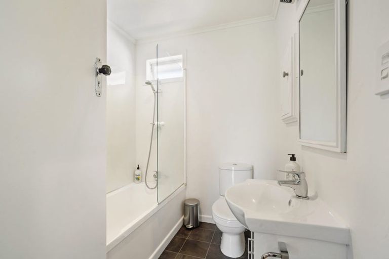 Photo of property in 9 Eskdale Road, Birkdale, Auckland, 0626