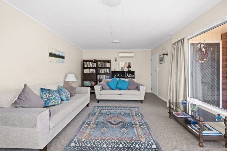 Photo of property in 33 Moorhouse Street, Taradale, Napier, 4112