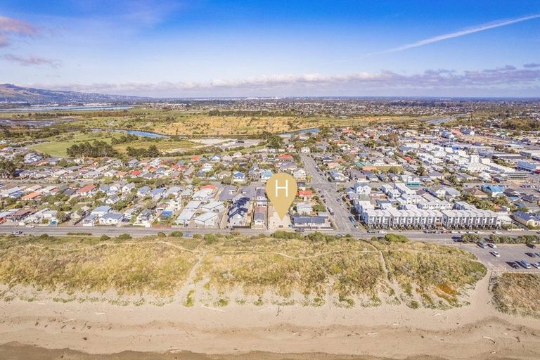 Photo of property in 243 Marine Parade, New Brighton, Christchurch, 8061