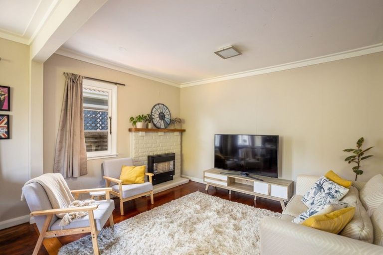 Photo of property in 47 Whiteley Street, Moturoa, New Plymouth, 4310