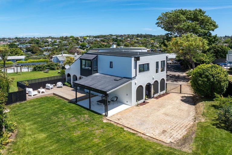 Photo of property in 2/26 Salem Place, Torbay, Auckland, 0630