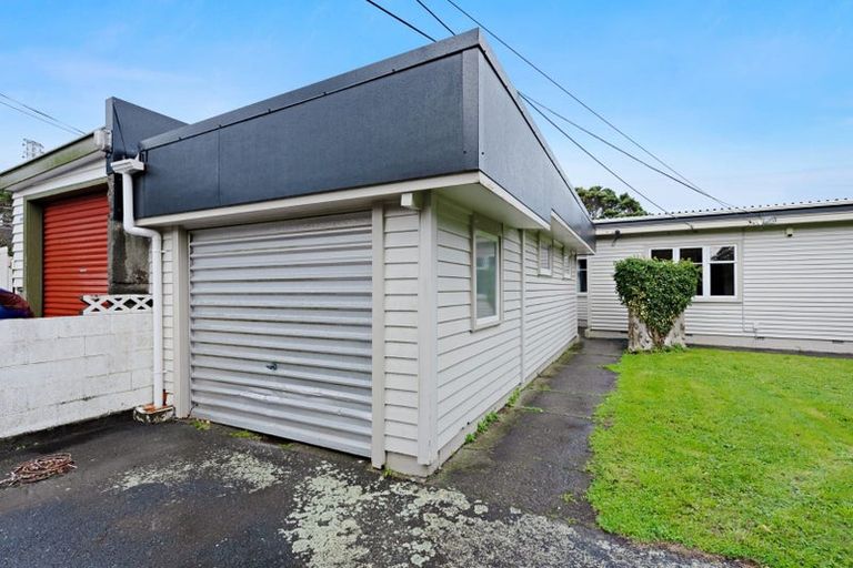Photo of property in 46 Miles Crescent, Newlands, Wellington, 6037