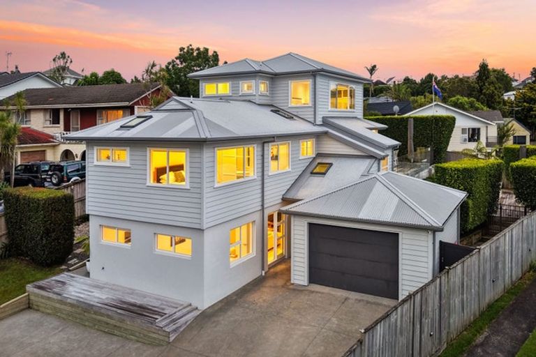 Photo of property in 24 Judkins Crescent, Cockle Bay, Auckland, 2014