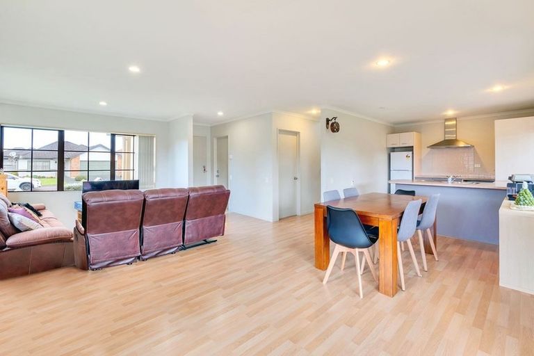 Photo of property in 8 Applebox Lane, Henderson, Auckland, 0612