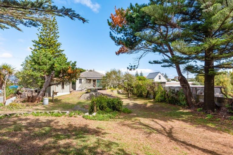 Photo of property in 6 Toi Street, Otaki Beach, Otaki, 5512