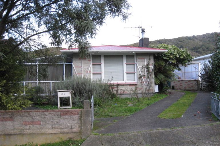 Photo of property in 27 Lees Grove, Wainuiomata, Lower Hutt, 5014