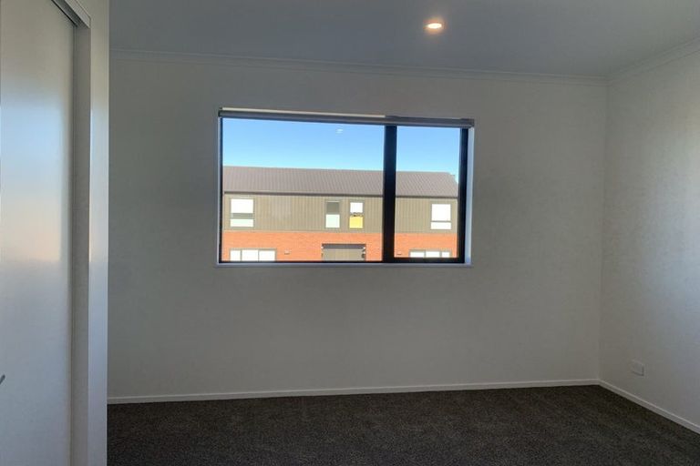 Photo of property in 18 Hema Road, Hobsonville, 0616