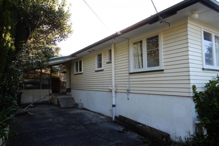Photo of property in 537 Glenfield Road, Glenfield, Auckland, 0629