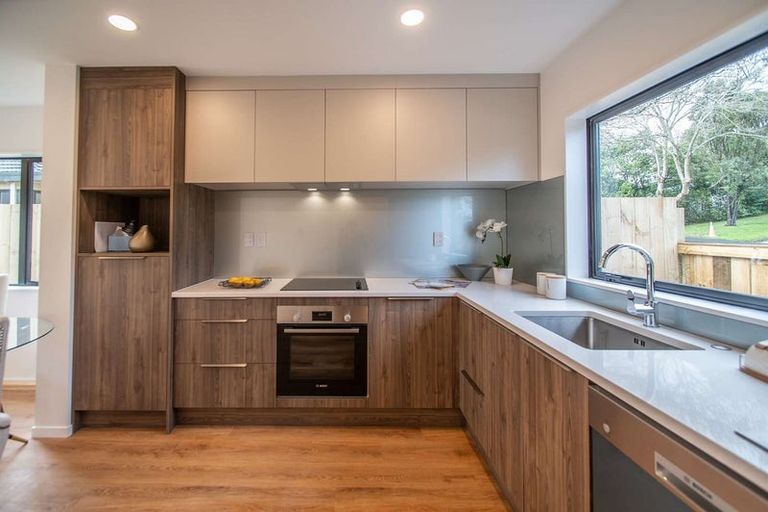 Photo of property in 2/34 Edmonton Road, Henderson, Auckland, 0612