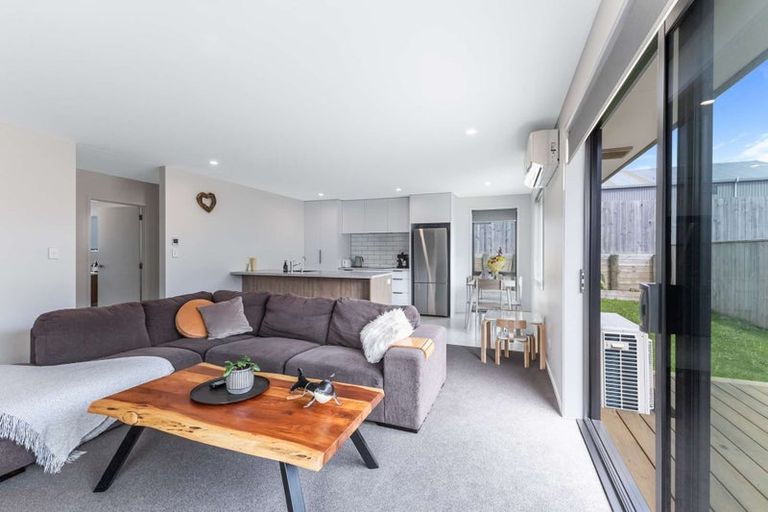 Photo of property in 10 Rehua Place, Waiwhakaiho, New Plymouth, 4312