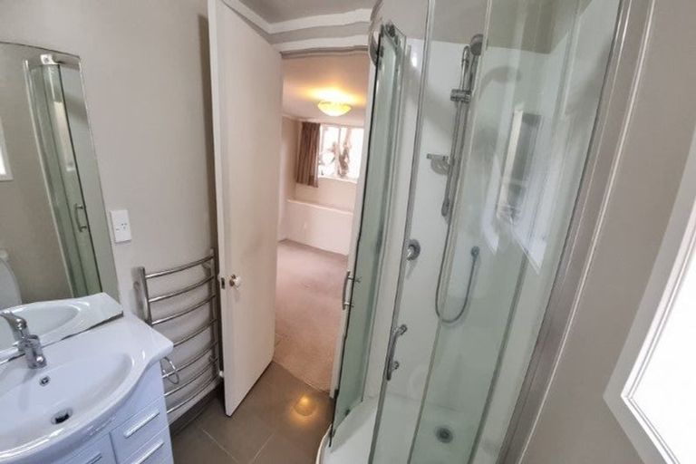 Photo of property in 32 Lewis Road, Pakuranga, Auckland, 2010