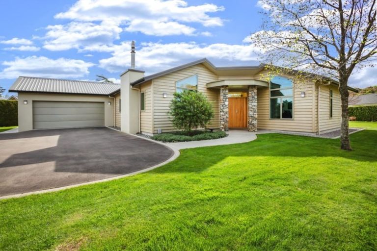 Photo of property in 4 Lamont Place, Waikanae, 5036