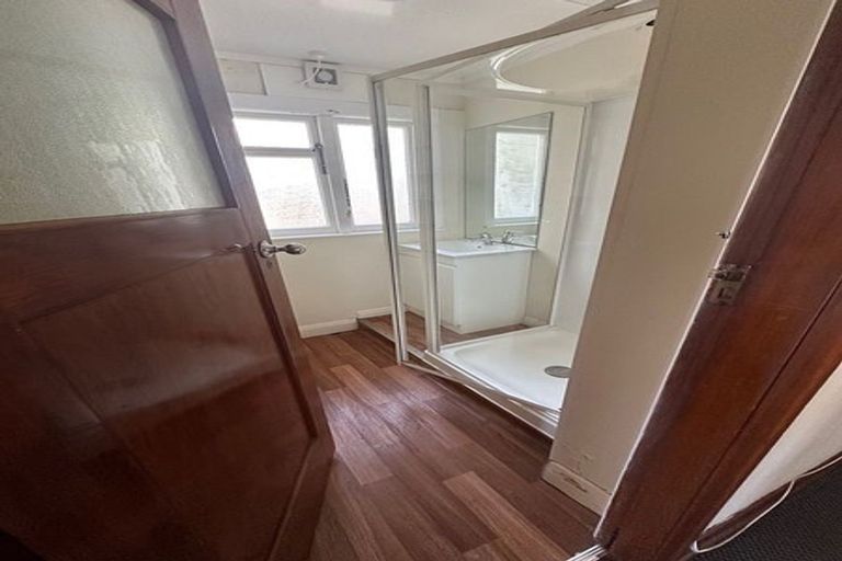 Photo of property in Elms Court Flats, 3/367 The Terrace, Te Aro, Wellington, 6011