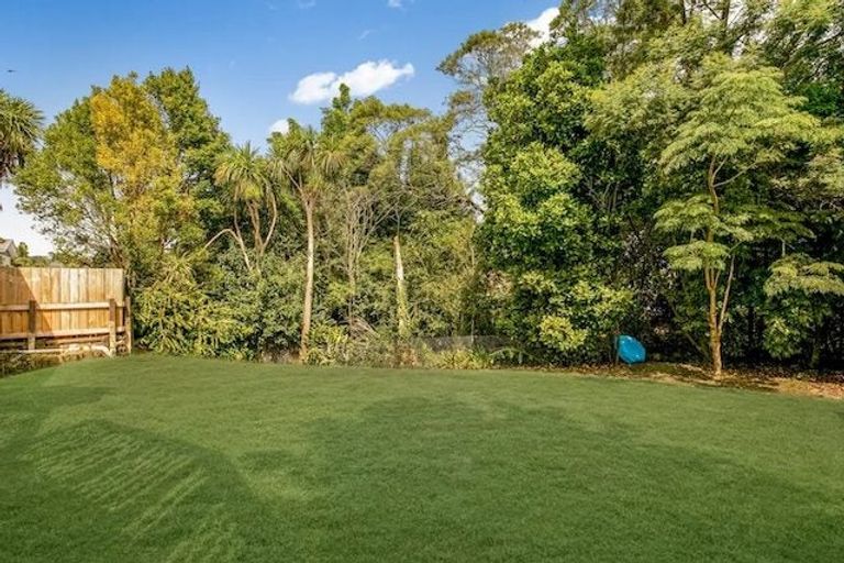 Photo of property in 81 Kemp Road, Massey, Auckland, 0614