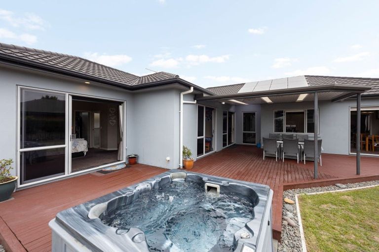 Photo of property in 13 Palliser Drive, Huntington, Hamilton, 3210