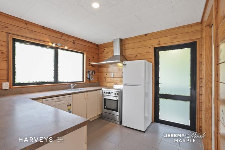 Photo of property in 12 Highland Avenue, Titirangi, Auckland, 0604