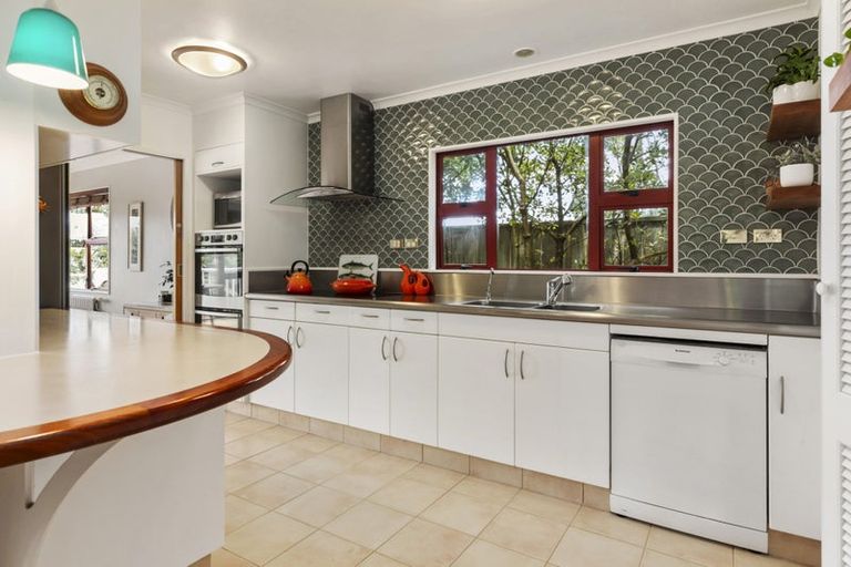 Photo of property in 61 Breaker Bay Road, Breaker Bay, Wellington, 6022