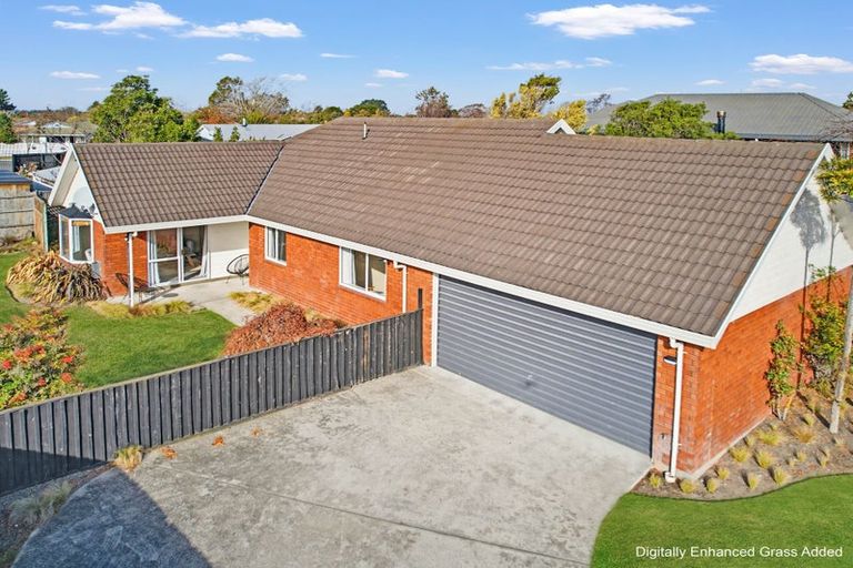 Photo of property in 28 Radiata Avenue, Parklands, Christchurch, 8083