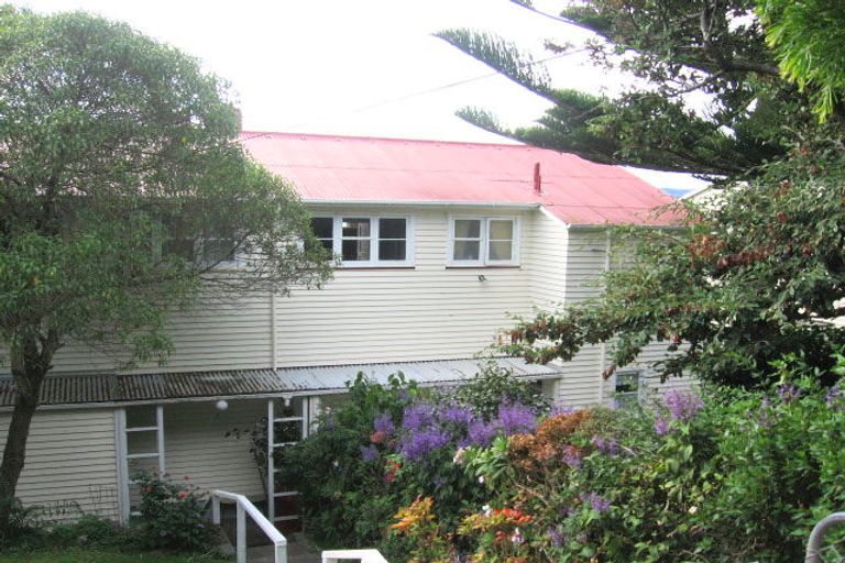 Photo of property in 9 Lyons Crescent, Strathmore Park, Wellington, 6022