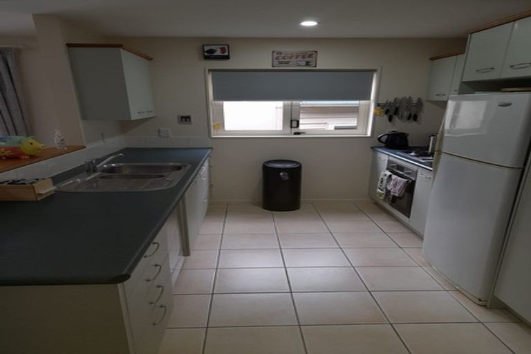 Photo of property in 2/85 Garden Road, Northland, Wellington, 6012