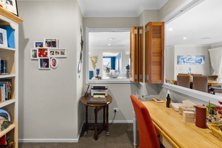 Photo of property in 17 Rakaia Way, Poraiti, Napier, 4112