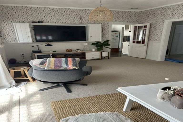 Photo of property in 47 Roland Road, Greenhithe, Auckland, 0632