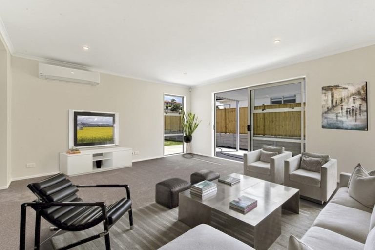 Photo of property in 9 Taikura Avenue, Red Beach, 0932