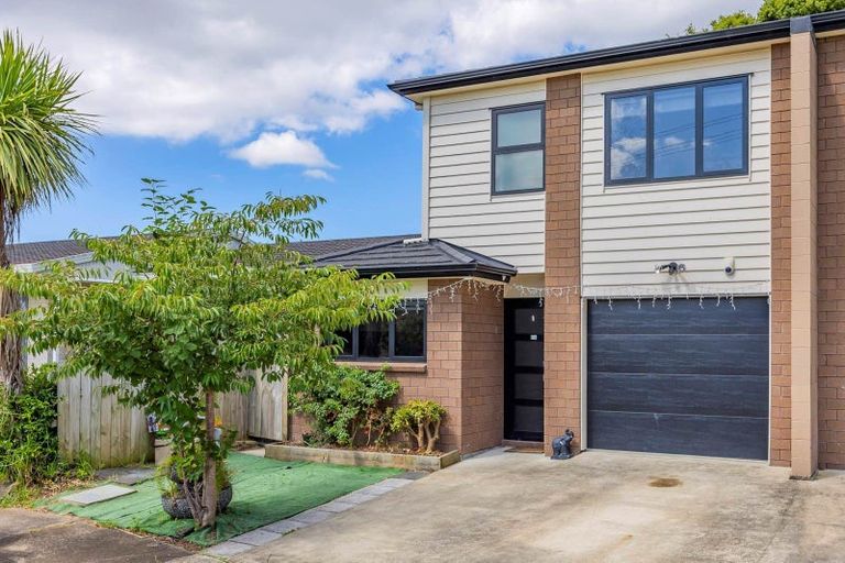 Photo of property in 8a Mahon Place, Papatoetoe, Auckland, 2025