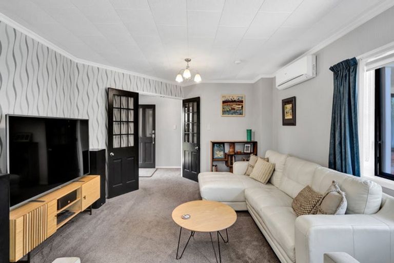 Photo of property in 30 Nikau Street, Inglewood, 4330