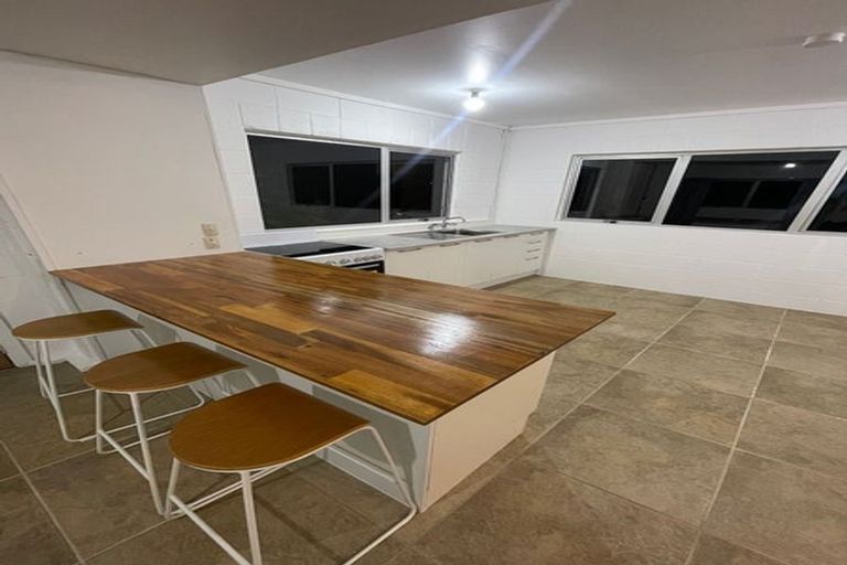 Photo of property in 24 Noeleen Street, Glenfield, Auckland, 0629