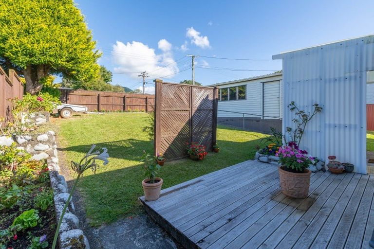 Photo of property in 6 Kaitawa Crescent, Paraparaumu, 5032