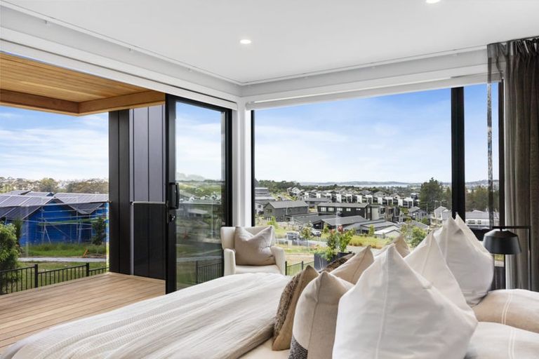 Photo of property in 33 Kikorangi Drive, Wainui, 0992