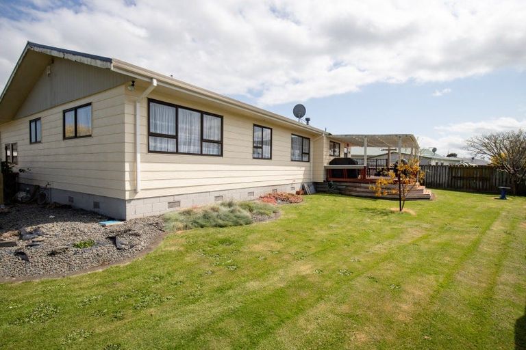 Photo of property in 21 Miller Place, Ngatea, 3503