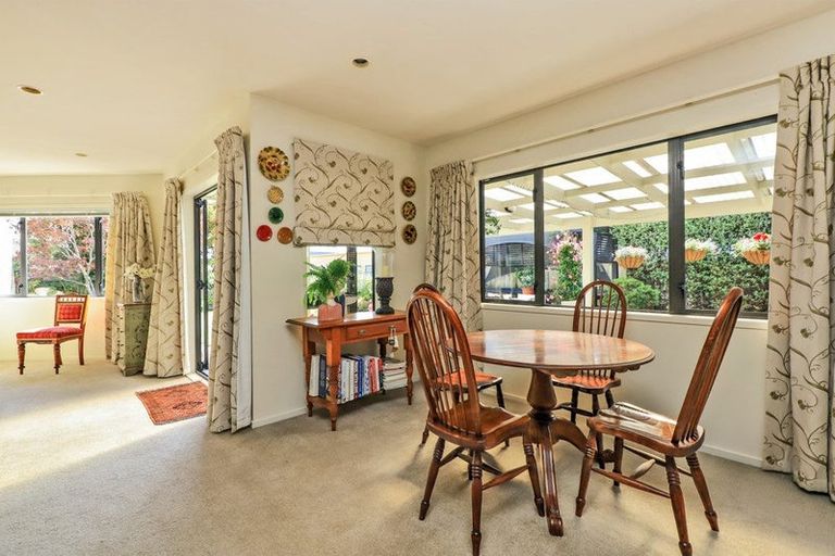 Photo of property in 2 Kentia Place, Havelock North, 4130