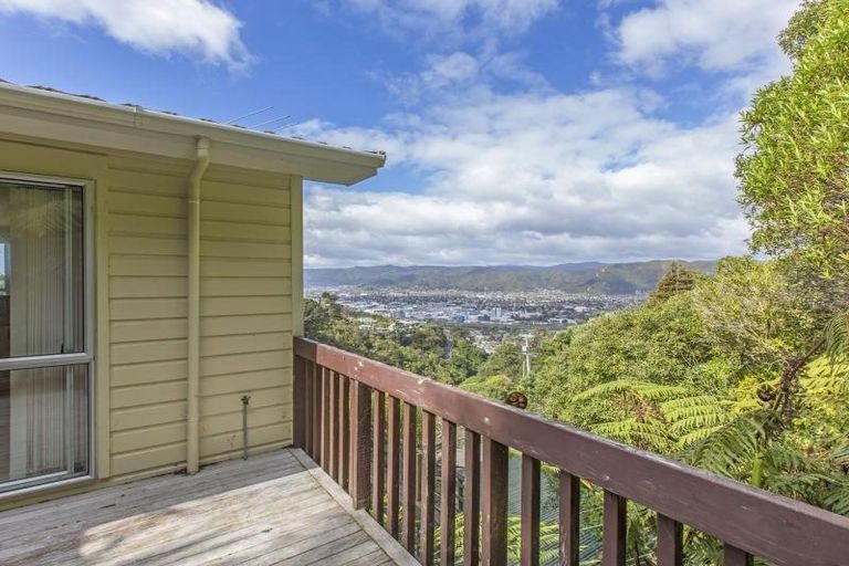 Photo of property in 89 Miromiro Road, Normandale, Lower Hutt, 5010