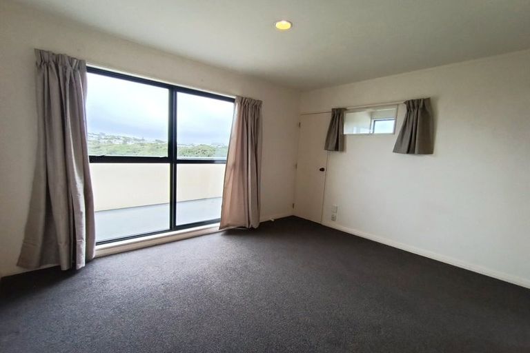 Photo of property in 21 Ladbrooke Drive, Newlands, Wellington, 6037