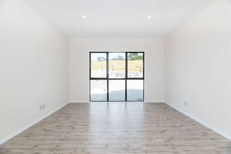 Photo of property in 8 Myra G Place, Stanmore Bay, Whangaparaoa, 0932