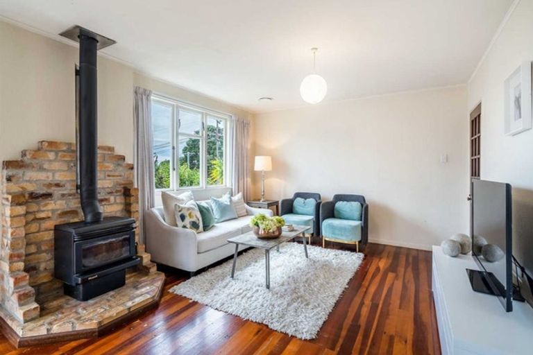 Photo of property in 2 Nutsey Avenue, Northcote, Auckland, 0627