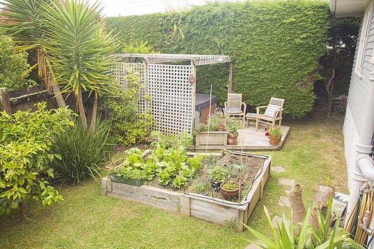 Photo of property in 33 Gilliam Street, New Lynn, Auckland, 0600