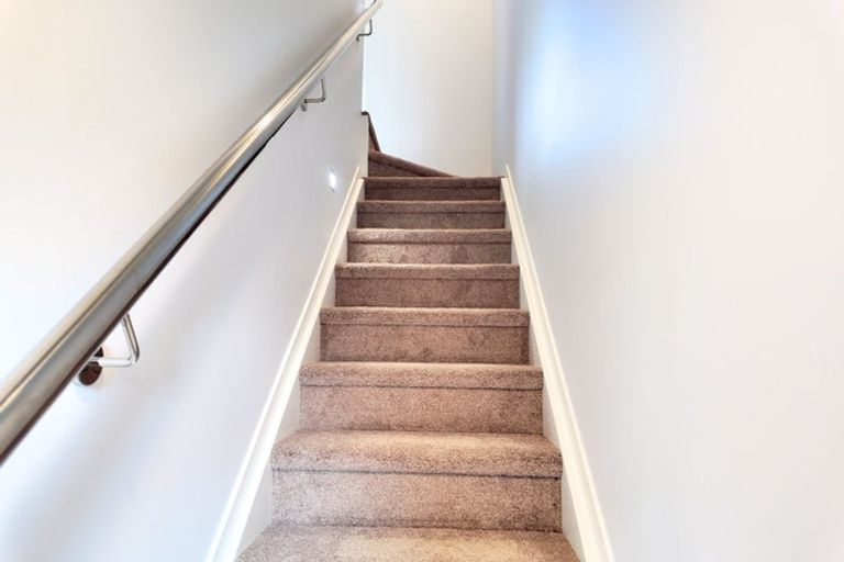 Photo of property in 44d Cyclarama Crescent, Massey, Auckland, 0614