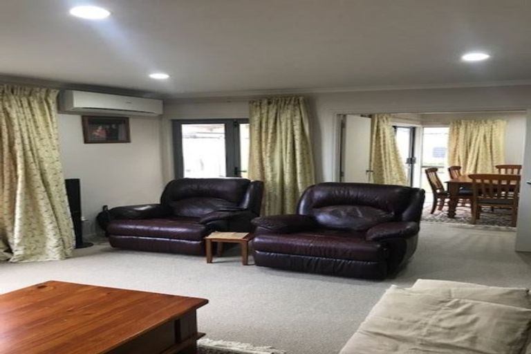 Photo of property in 19 Cambrian Crescent, Flat Bush, Auckland, 2016