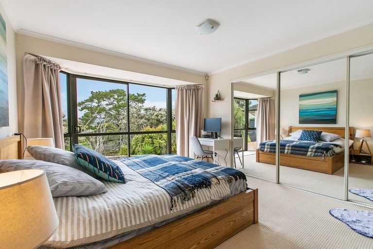Photo of property in 54 Kittiwake Drive, Schnapper Rock, Auckland, 0632